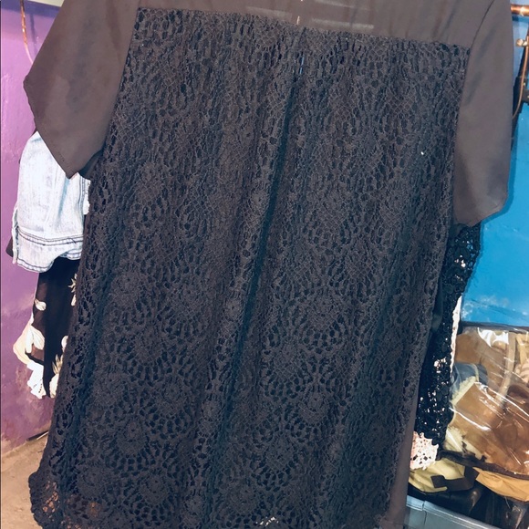 Woman’s super cute short sleeve plus size blouse - Picture 5 of 7